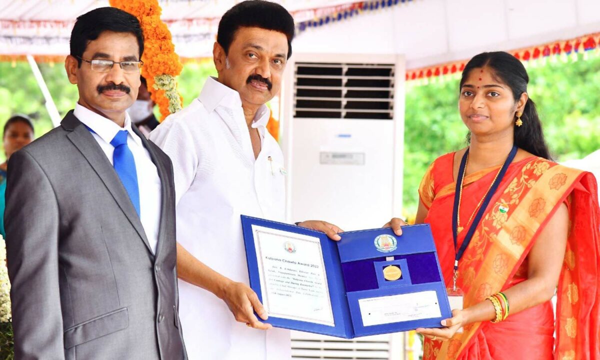 துணிவு, சாகச செயலுக்காக கீழ்வேளூர் எழிலரசிக்கு கல்பனா சாவ்லா விருது..