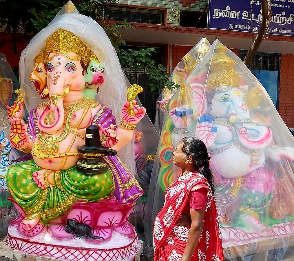 சென்னையில் சுற்றுச்சூழல் பாதிப்பு ஏற்படாத வகையில் களிமண்ணால் விநாயகர் சிலைகள் ..