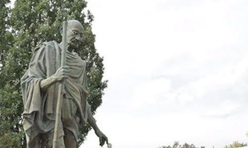 நியூயார்க்கில் மகாத்மா காந்தி சிலை சேதம்..