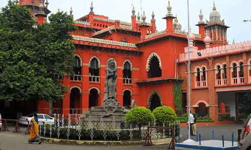 வழக்கறிஞர்கள் தனியாக விசாரணை நடத்துவது  தொழிலுக்கு ஏற்றதல்ல – நீதிமன்றம்