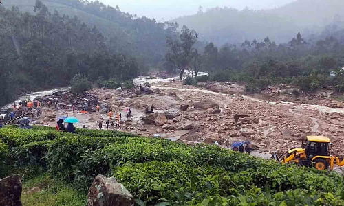 கேரளா தொடுபுழா வில் நிலச்சரிவு மூவர் பலி..