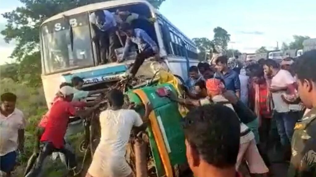 Bengal Bus And Auto Accident - Dhinasari Tamil