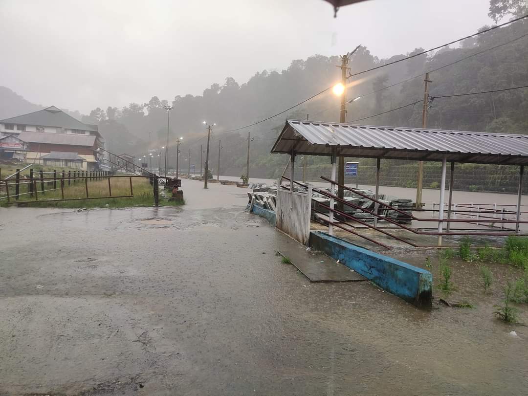 கேரளாவில் கனமழை பக்தர்கள் பம்பா நதியில் நீராட அனுமதியில்லை..