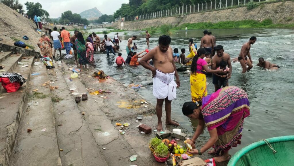 குதுகுலத்துடன் துவங்கிய ஆடிப்பெருக்கு விழா.. - Dhinasari Tamil