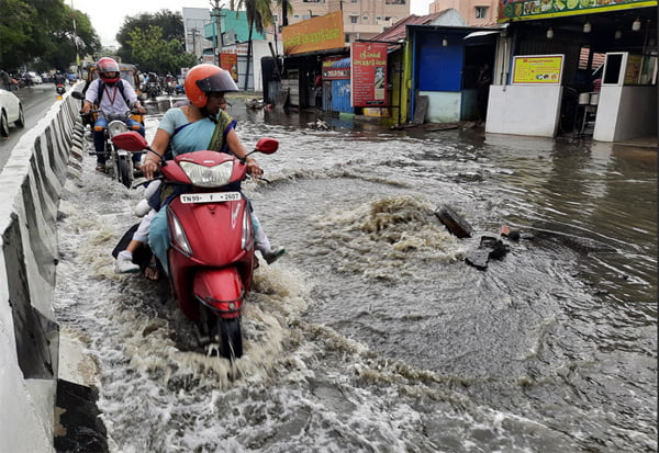 ஸ்மார்ட் சிட்டி கோவையில் மழை நீர் வடிந்து செல்ல வழியில்லாமல் அவதிப்படும் மக்கள்..