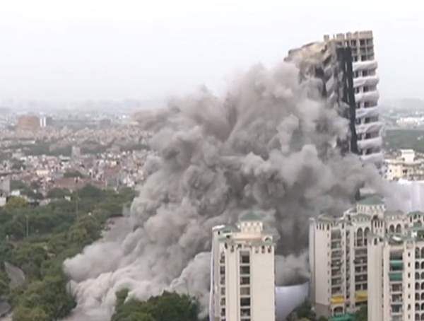 நொய்டாவில் அனுமதியின்றி கட்டப்பட்ட இரட்டை கோபுர அடுக்கு மாடி கட்டிடம் இன்று வெடிவைத்து தகர்ப்பு..