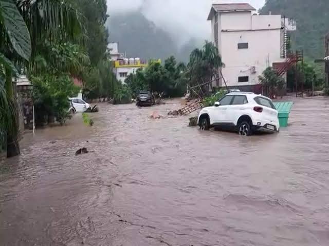 உத்தரகாண்ட் மாநிலத்தில்  கனமழை- நால்வர் பலி..