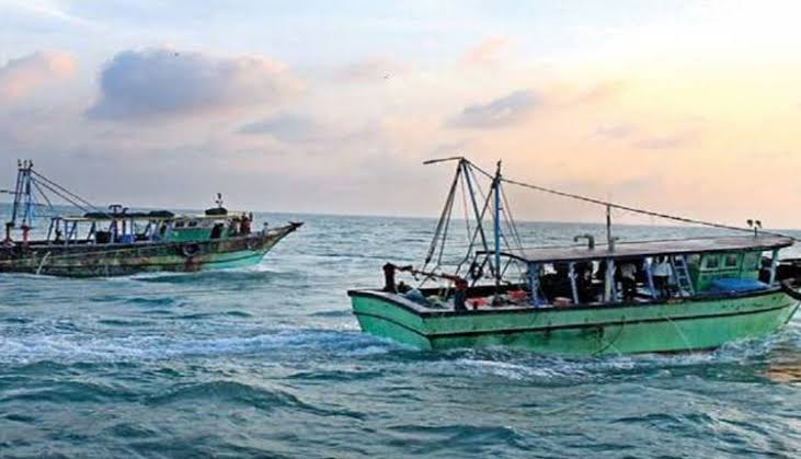 இலங்கையில் எல்லை தாண்டி மீன்பிடித்த 9 நாகை மீனவர்கள் விடுதலை…