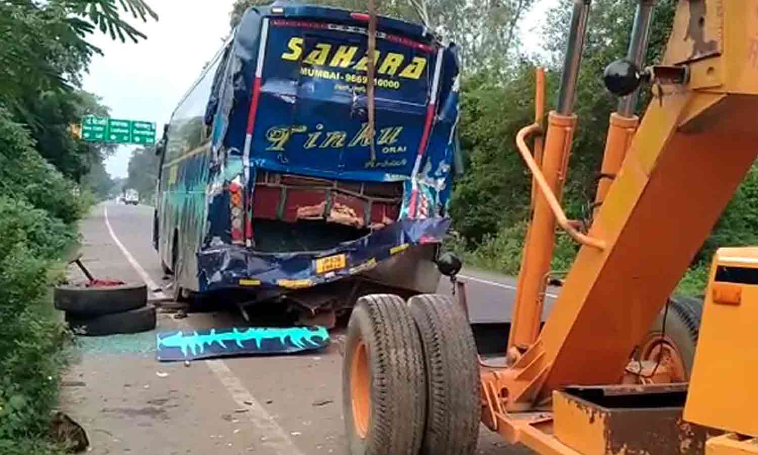 உ.பி-பேருந்து மீது லாரி மோதியதில் நான்கு பேர் பலி -பலர் படுகாயம்..