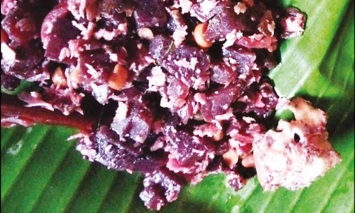 ஹோட்டல்  பீட்ரூட் பொரியலில் இறந்த எலியின் தலை..