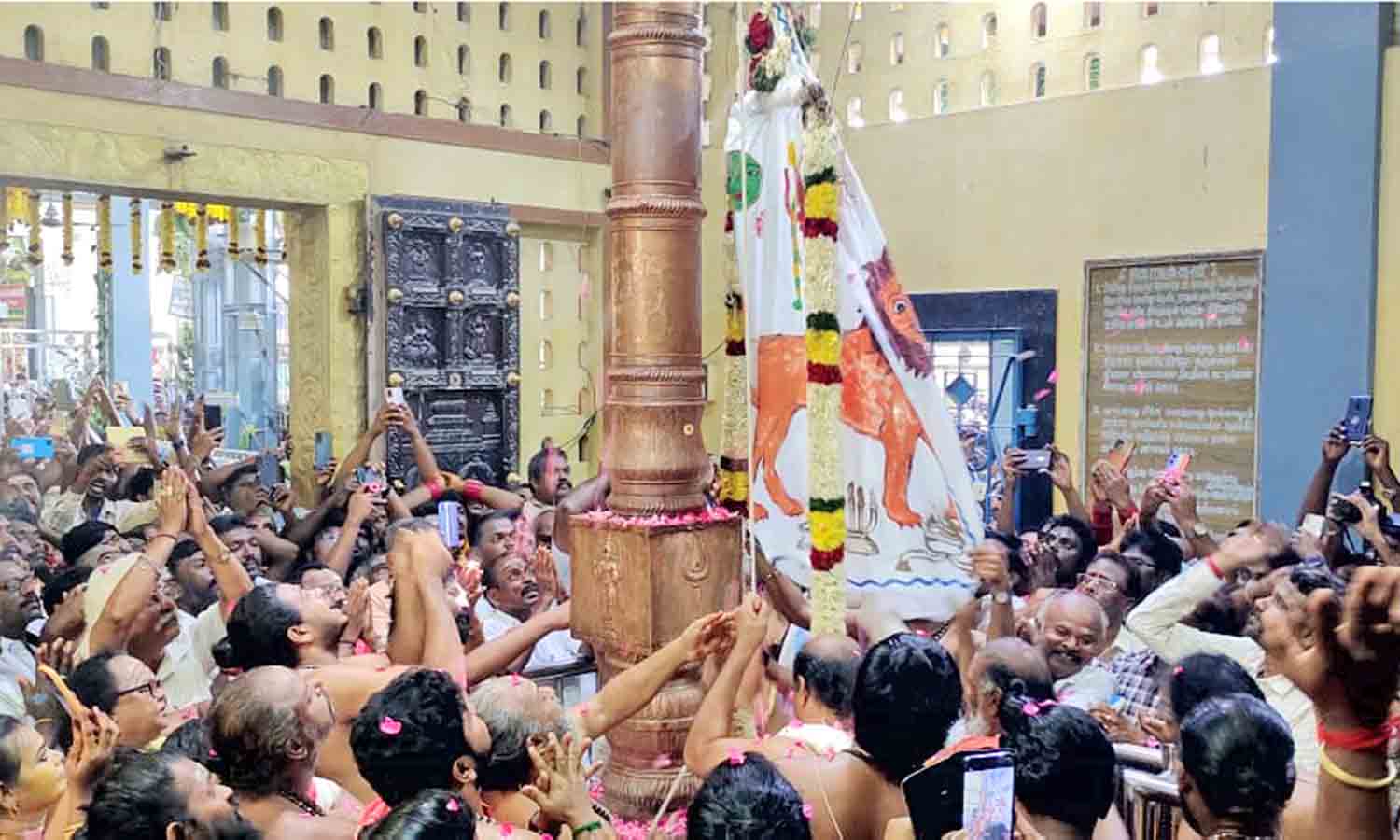 குலசை தசரா பெருந்திருவிழா கொடியேற்றத்துடன் துவக்கம்..