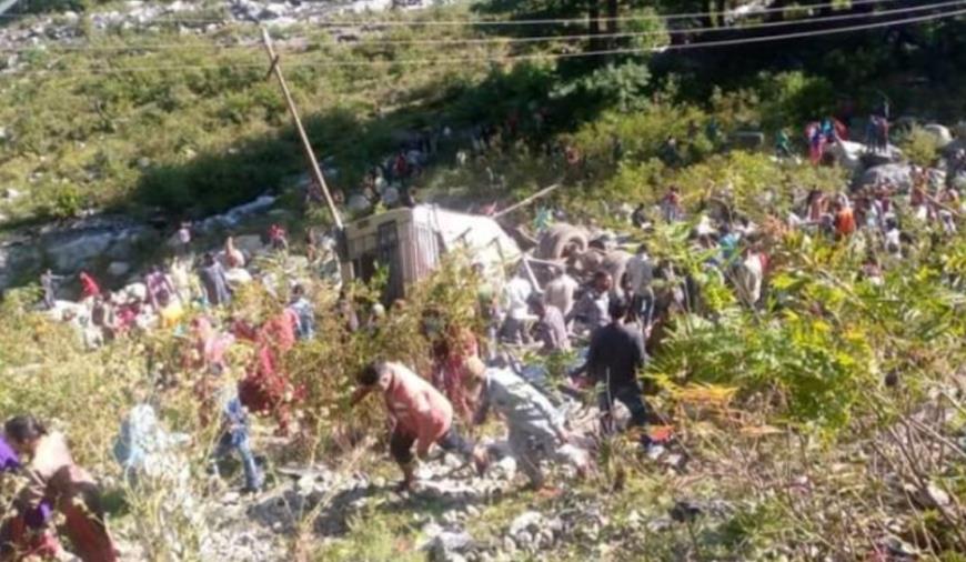 ஜம்மு – காஷ்மீரில் பேருந்து கவிழ்ந்து விபத்து: 11 பேர் பலி..