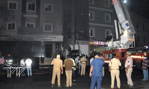 தெலுங்கானாவில் இ-ஸ்கூட்டர் சார்ஜிங் பிரிவில் தீ-எட்டுபேர் பலி.. - Dhinasari Tamil