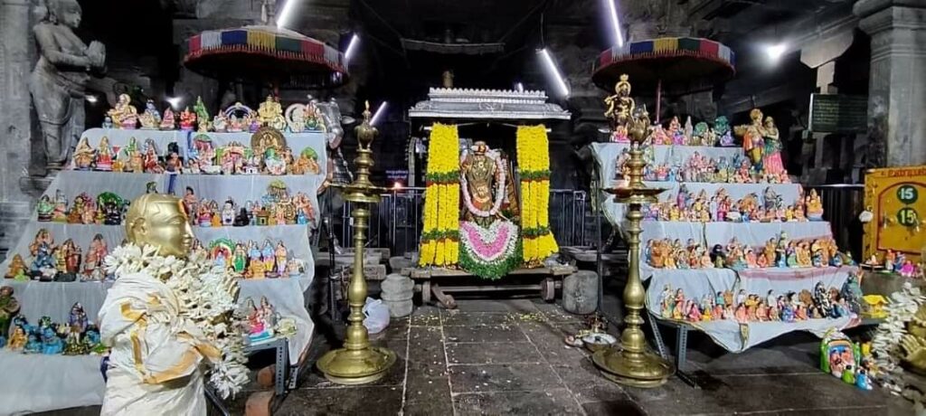 சங்கரன்கோவில் சங்கரநாராயண சுவாமி கோயில் - நவராத்திரி திருவிழா .. 2 - Dhinasari Tamil FB IMG 1664250783992 - Dhinasari Tamil