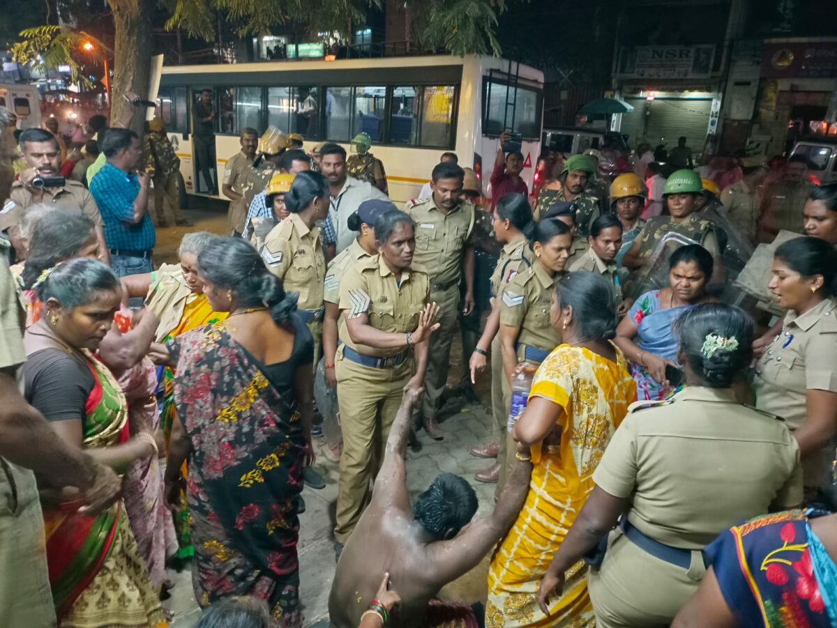 ராஜபாளையத்தில்  சாலை மறியல் ஈடுபட்ட மழை குறவர்-போலீசார் தடியடி கடைகள் அடைப்பு பதட்டம்.‌