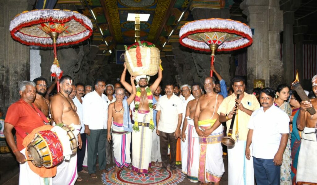 ஸ்ரீவில்லிபுத்தூர் ஆண்டாள் சூடி களைந்த மாலை கைக்கிளி பட்டு வஸ்திரம் திருமலைக்கு சென்றது. 2 - Dhinasari Tamil IMG 20220929 WA0149 - Dhinasari Tamil