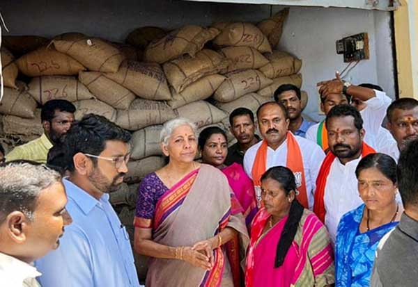 ரேஷன் அரிசிக்கு மத்திய அரசு வழங்கும் மானியம் எவ்வளவு?: மத்திய நிதியமைச்சர்..