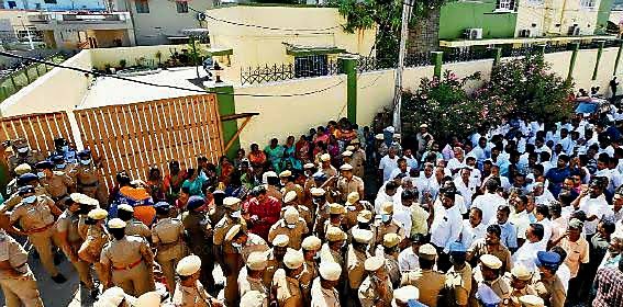 அதிமுக முன்னாள் அமைச்சர்கள் வீடுகளில் சிக்கிய 316 முக்கிய ஆவணங்கள்-லஞ்ச ஒழிப்புத் துறை.. - Dhinasari Tamil