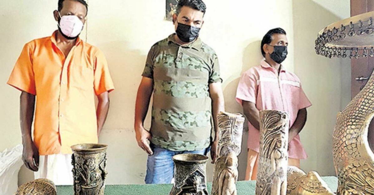 இடுக்கி-யானைத் தந்தத்தில் வடித்த சிலைகளை விற்க முயன்ற மூவர் கைது..