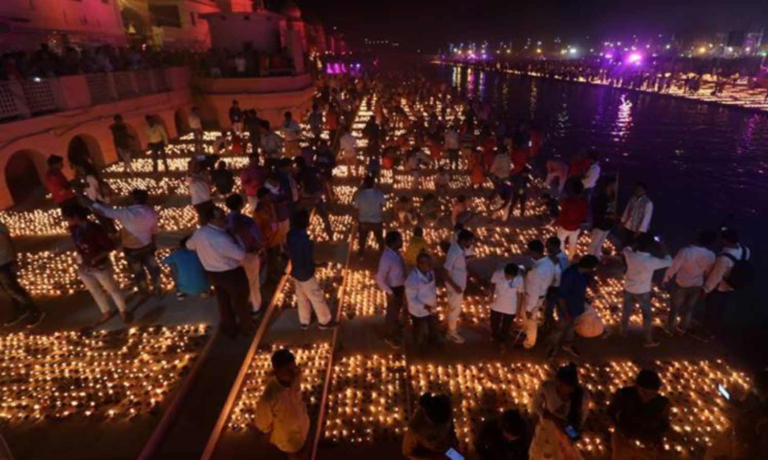 அயோத்தி சரயு நதிக் கரையில் 15.76 லட்சம் அகல்விளக்கு தீபங்கள் -கின்னஸ் சாதனை..