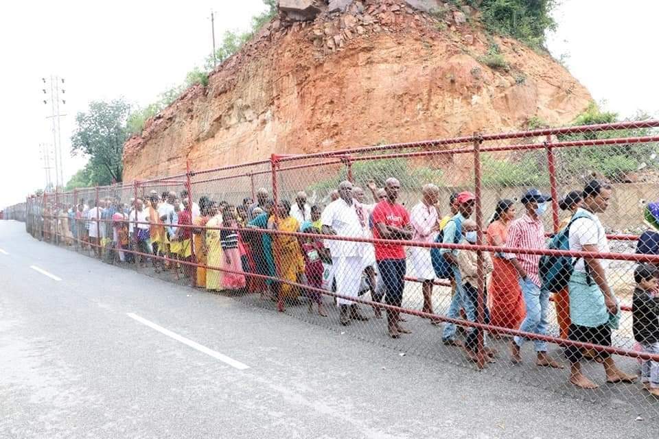 புரட்டாசி மூன்றாம் சனிக்கிழமையில் தரிசிக்க திருமலை எங்கும் பக்தர்கள்! 2 - 2025 FB IMG 1665122743343 1 - 2025