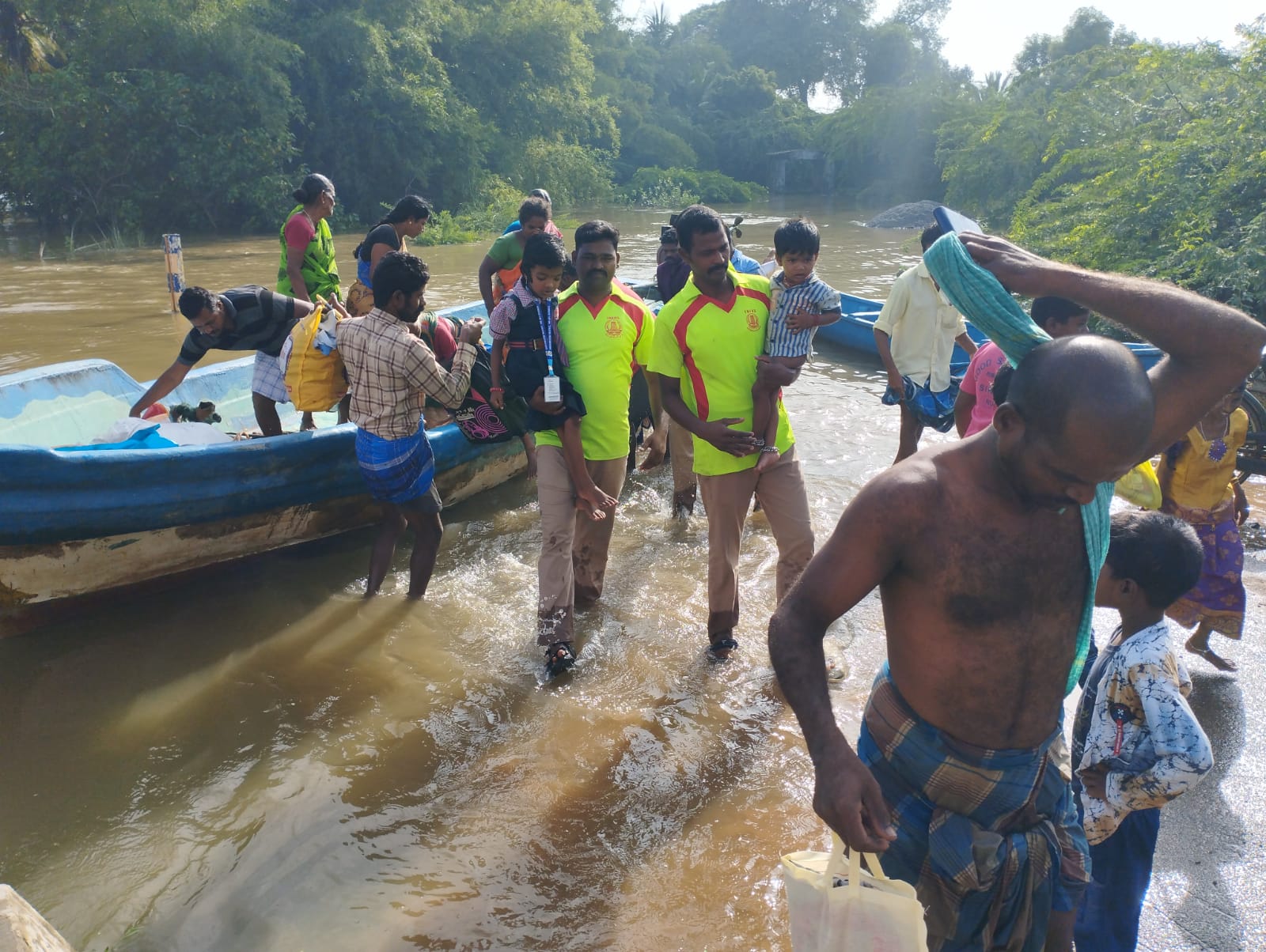 சீர்காழி அருகே கொள்ளிடம் ஆற்றில் வெள்ளம்..