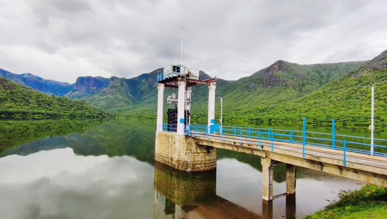 ஸ்ரீவில்லிபுத்தூர்  பிளவக்கல் பெரியாறு அணையின் நீர்மட்டம் உயர்வு..
