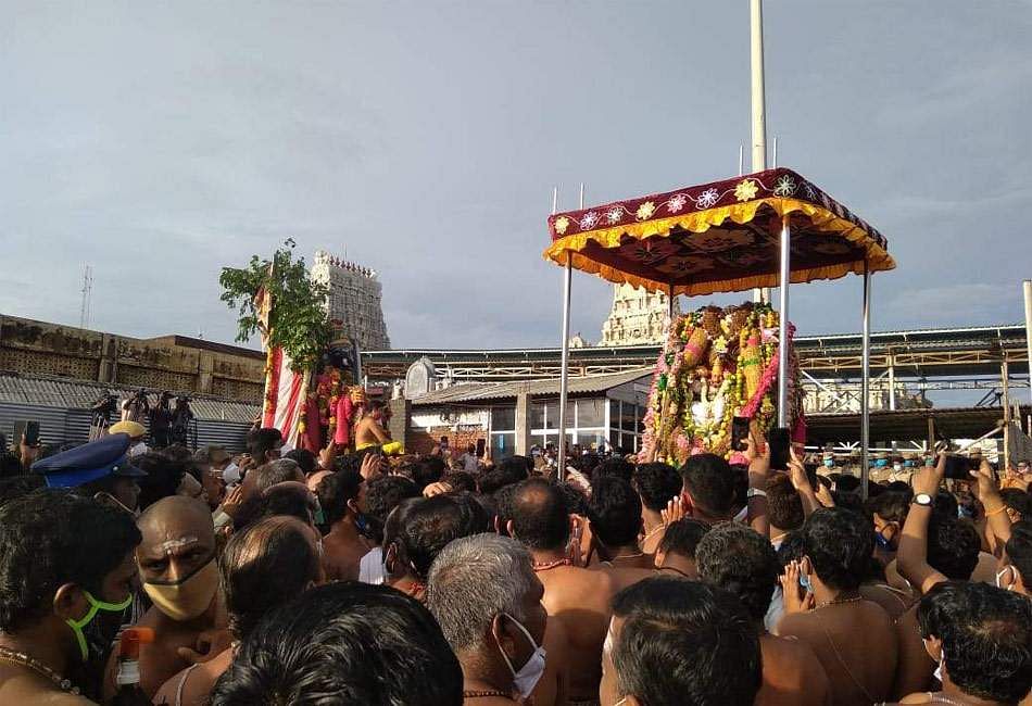 சிக்கலில் வேல் வாங்கி செந்தூரில் சூரசம்ஹாரம் செய்த செந்தூர் முருகன்.. - Dhinasari Tamil