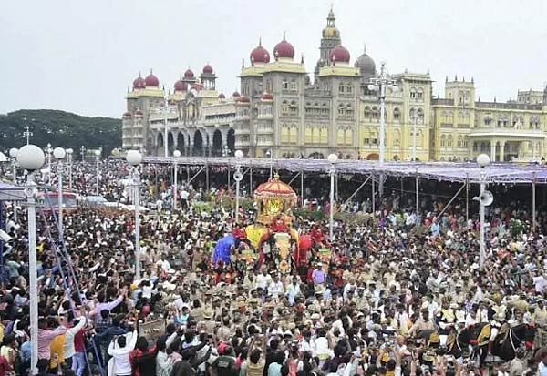 மைசூரில் நிகழ்ந்த உலக பிரசித்தி பெற்ற தசரா விழா..