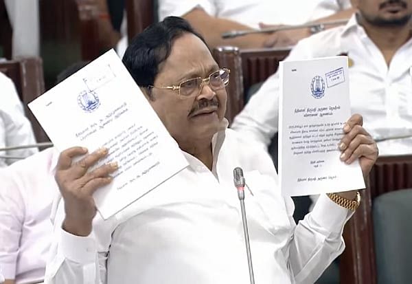 சட்டசபையில்  எடப்பாடி பழனிசாமி தரப்பு எம்.எல்.ஏ.க்கள் வெளியேற்றம்..