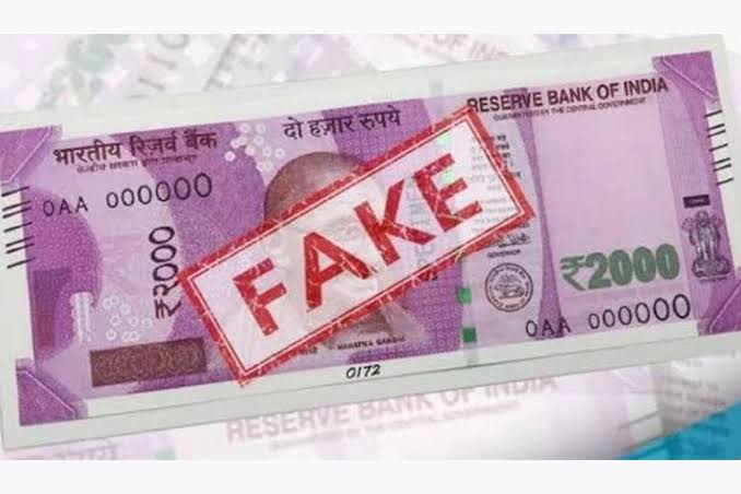 கேரளாவில் வங்கிக்கு வந்தவரிடம் இருந்து ரூ.2½ லட்சம் கள்ள நோட்டுகள் பறிமுதல்..