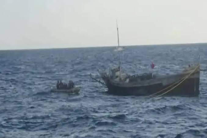 பாகிஸ்தான் கடற்படையினர் மீது வழக்கு பதிந்து குஜராத் காவல்துறை அதிரடி..