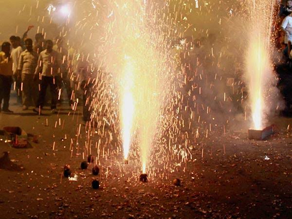 தீபாவளிக்கு பட்டாசு வெடிக்கனுமா?..