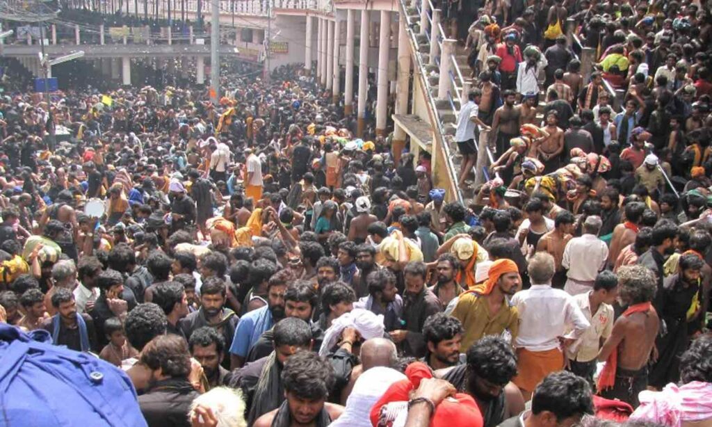 சபரிமலையில் தினமும் அதிகரிக்கும் பக்தர்கள் எண்ணிக்கை.. - Dhinasari Tamil