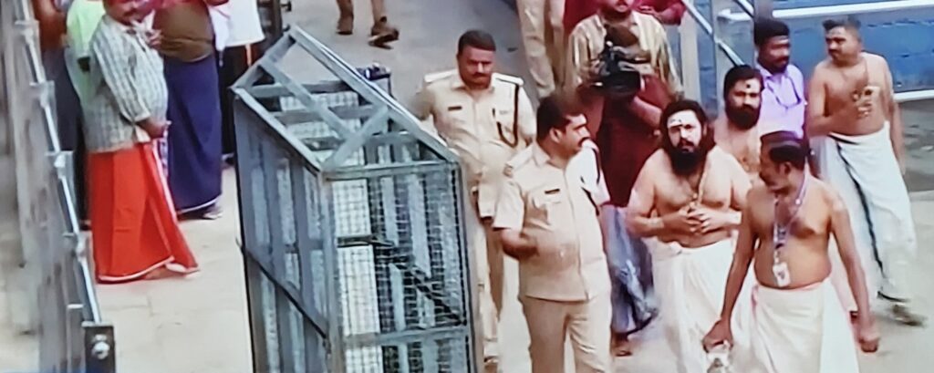 2022 மண்டல பூஜைக்காக சபரிமலை ஐயப்பன் கோவில் நடை தற்போது திறப்பு.. - Dhinasari Tamil