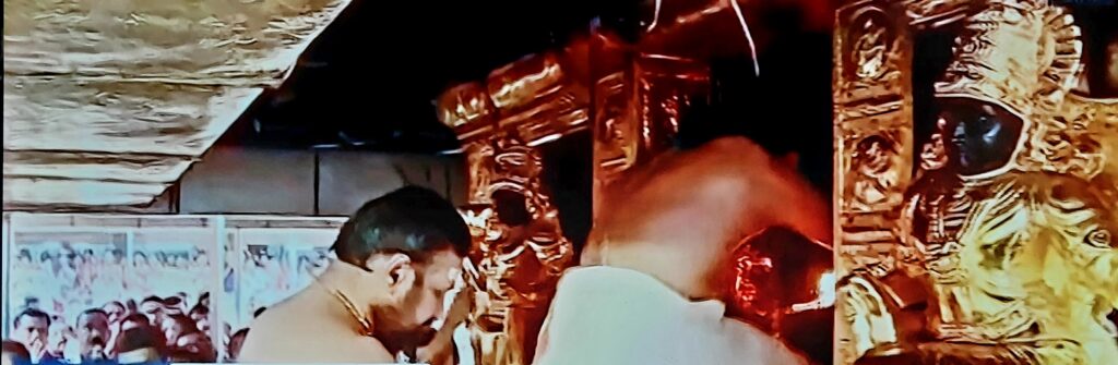 2022 மண்டல பூஜைக்காக  சபரிமலை ஐயப்பன் கோவில் நடை தற்போது திறப்பு..