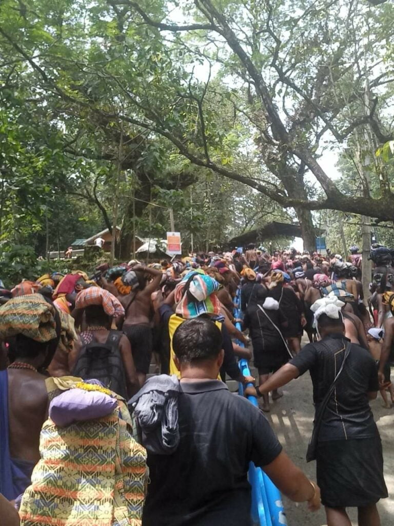 2022 மண்டல பூஜைக்காக சபரிமலை ஐயப்பன் கோவில் நடை தற்போது திறப்பு.. - Dhinasari Tamil
