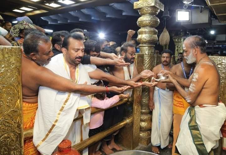 சபரிமலையில் இன்று புதிய மேல்சாந்தி நடை திறந்து வைக்க 41நாள் மண்டல பூஜை கோலாகலமாக துவங்கியது.. - Dhinasari Tamil