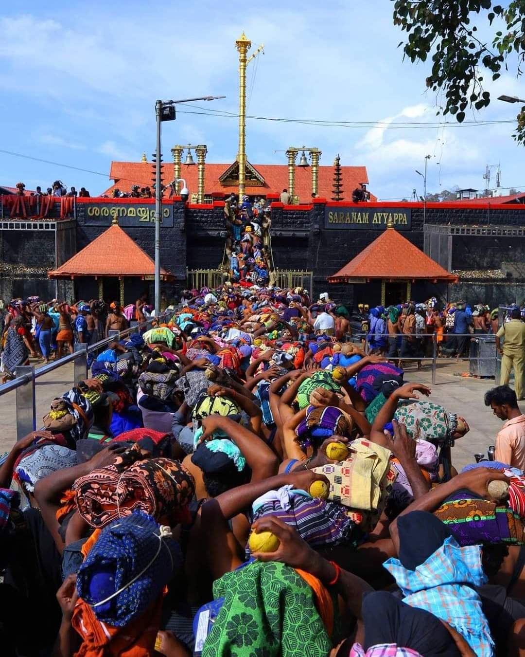 சபரிமலை செல்லும் பக்தர்கள் பம்பை கணபதி கோவிலில்  இருமுடி கட்ட ஏற்பாடு…