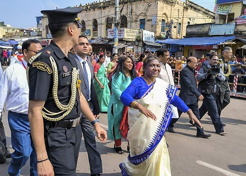 ஜெகந்நாதர் கோயிலுக்கு புரியிலிருந்து 2 கி.மீ. நடந்து சென்ற ஜனாதிபதி..