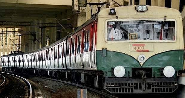 சென்னை கடற்கரை – தாம்பரம் தடத்தில் மின்சார ரயில் சேவை பாதிப்பு..