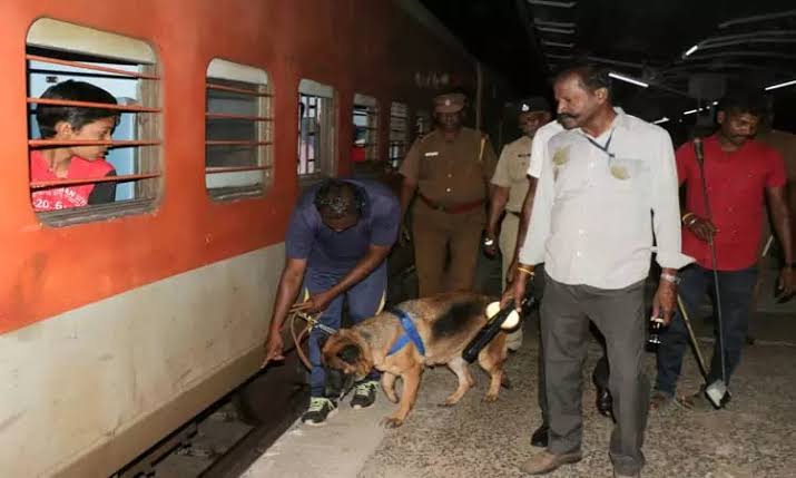 வெடிகுண்டு மிரட்டலால் தூத்துக்குடி ரயில் நிலையத்தில் பரபரப்பு..