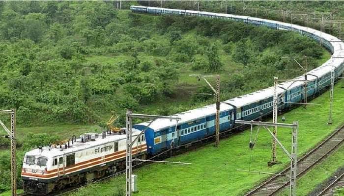 தென்மாவட்ட பயணிகள் ஷாக்; செங்கோட்டை -மதுரை ரயில் மீண்டும் ரத்து முக்கிய ரயில்கள் நேரம் மாற்றம்! - Dhinasari Tamil