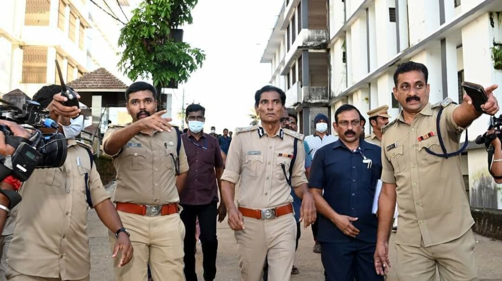 சபரிமலையில் பக்தர்கள் வருகை அதிகரிப்பால் கூடுதல் பாதுகாப்பு ஏற்பாடுகள்.. - Dhinasari Tamil