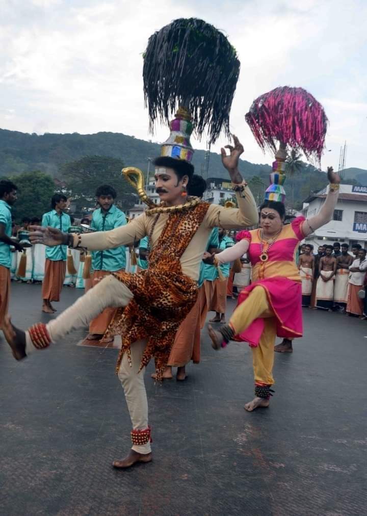 சபரிமலையில் ஜொலித்த கற்பூர ஜோதி ஊர்வலம்.. - Dhinasari Tamil