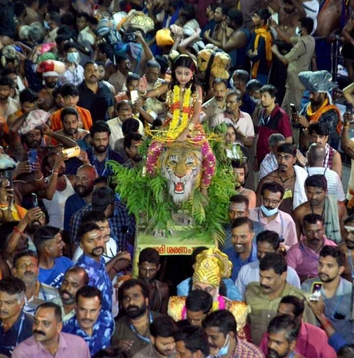 சபரிமலையில் ஜொலித்த கற்பூர ஜோதி ஊர்வலம்.. - Dhinasari Tamil