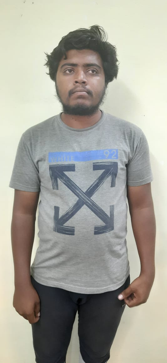 பாதயாத்திரை சென்ற பக்தர்கள் மீது மோதி இருவர் பலியான சம்பவம் வாகனம் பறிமுதல் டிரைவர் கைது..