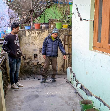 12 நாள்களில் 5.4 செ.மீ. புதைந்த ஜோஷிமட்..