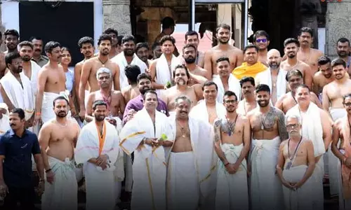 திருவனந்தபுரம் பத்மநாபசுவாமி கோயிலில் இந்திய கிரிக்கெட் அணி வீரர்கள் சாமி தரிசனம்.. - Dhinasari Tamil