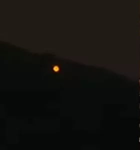 சபரிமலை பொன்னம்பலம் மேட்டில் வானில் நட்சத்திரம் உதிக்க ஜோதி தரிசனம்..